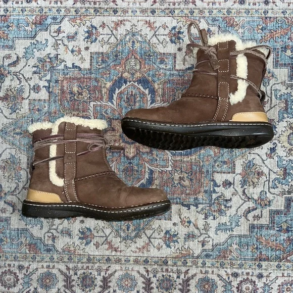 UGG Booties (7), Australia 5587 Brown Suede Leather Sheepskin - Picture 4 of 16